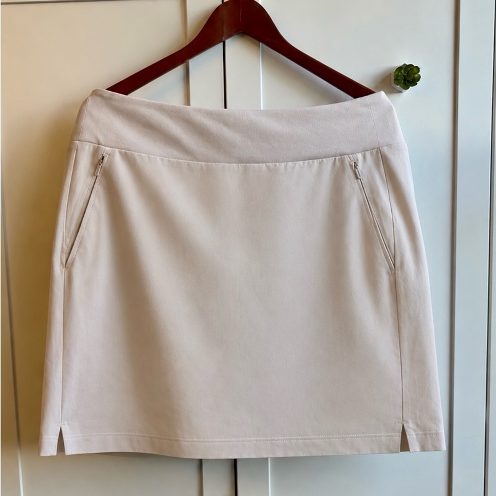 Athleta Light A line Cream Mini Skort with Zip Pockets